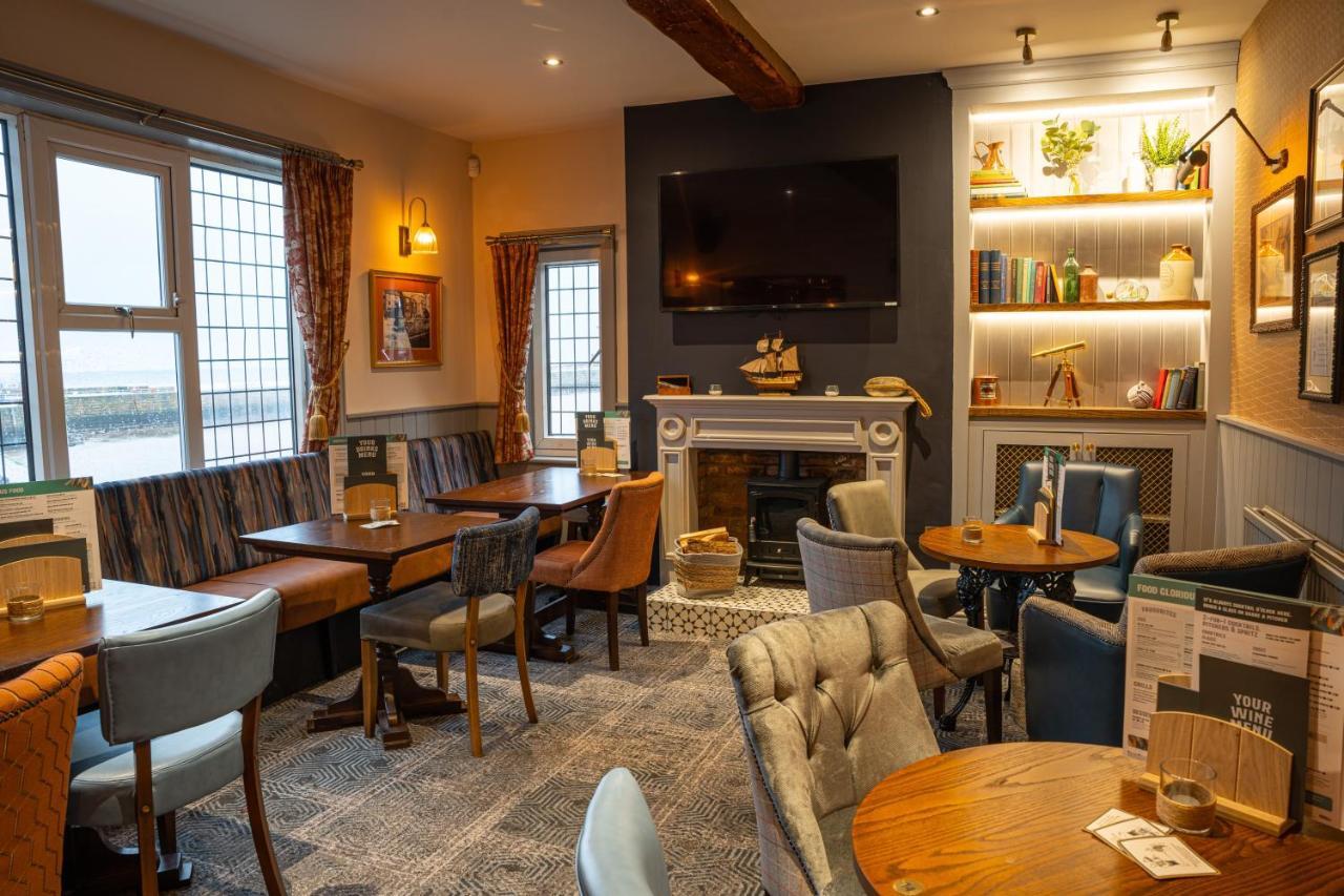 Duke Of York Hotel Whitby Bagian luar foto